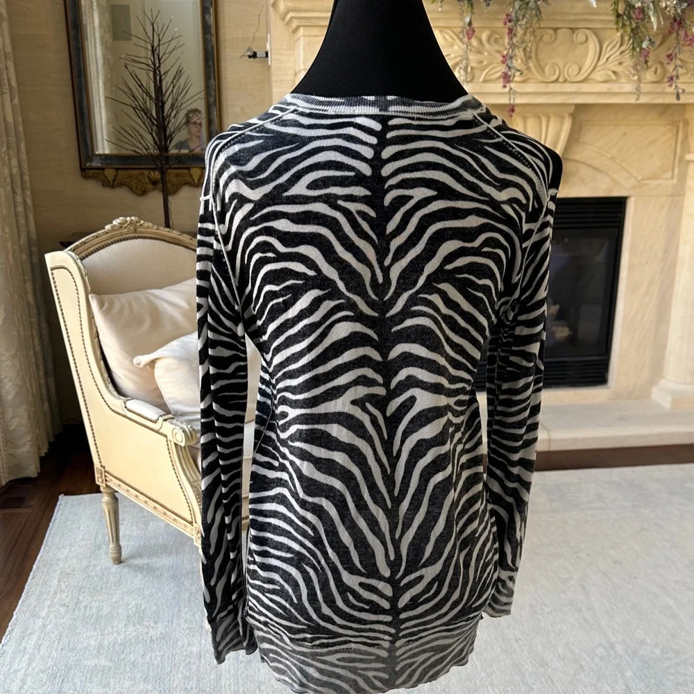 Michael Kors Women’s Black and White Zebra Long Sleeve Top - Picture 3 of 3